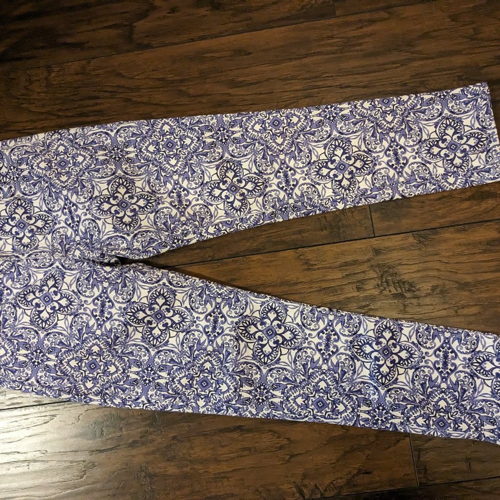 White House Black Market Slim Ankle Jeans in Blue/White Abstract Print, Size 8R